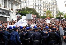 Photo of احتجاجات شعبية صاخبة بالجزائر وسط تهديدات و عنف و قمع