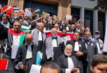 Photo of المحامون يقودون احتجاجات صاخبة امام المحاكم