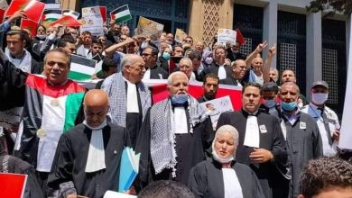 Photo of المحامون يقودون احتجاجات صاخبة امام المحاكم
